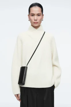 Best COS SKÓRZANA SASZETKA NA TELEFON TYPU CROSSBODY Czarny