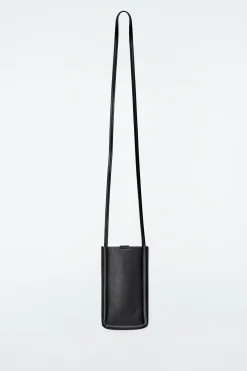 Best COS SKÓRZANA SASZETKA NA TELEFON TYPU CROSSBODY Czarny