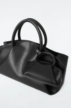 Online COS SKÓRZANA TORBA CROSSBODY FOLD W WERSJI NANO Czarny