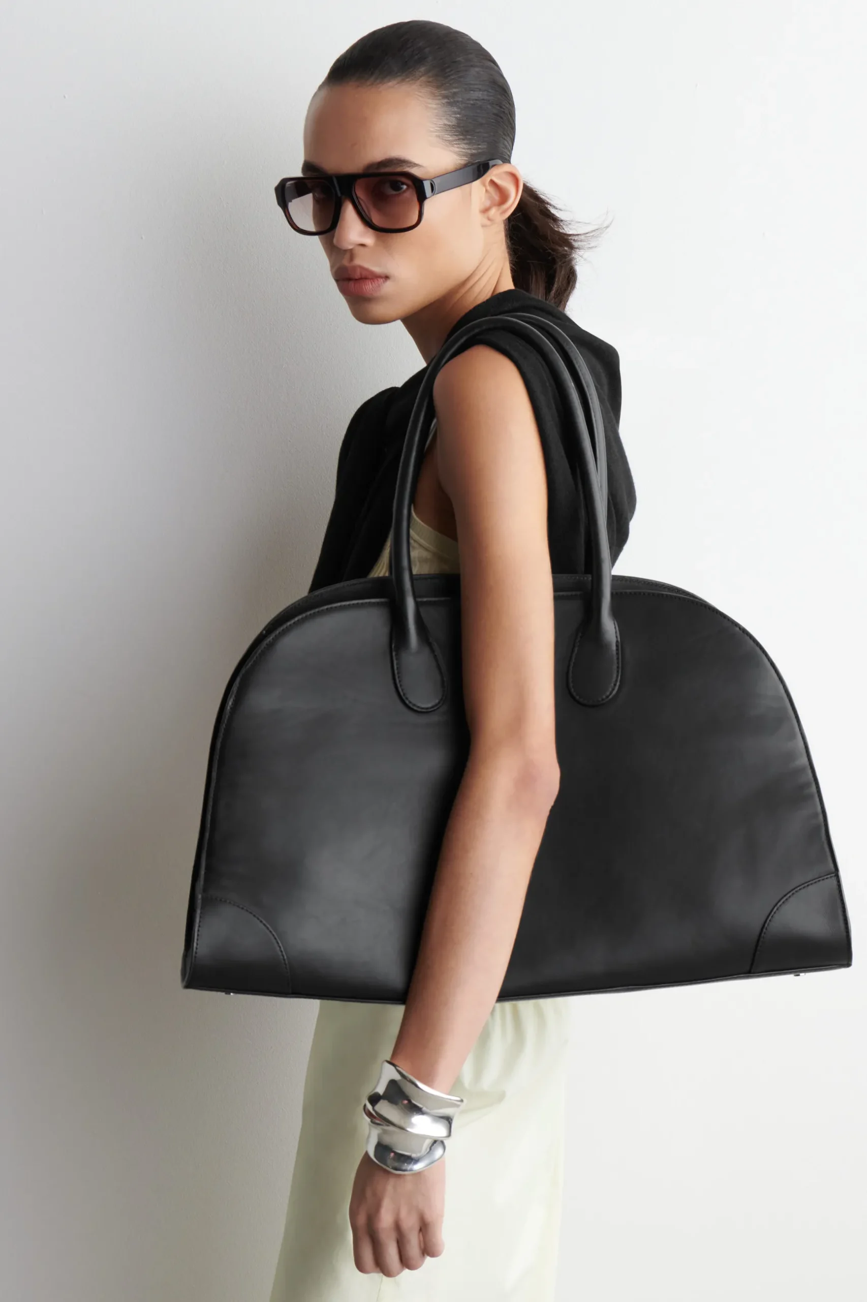 Hot COS SKÓRZANA TORBA STUDIO TYPU BOWLING BAG Czarnaskóra
