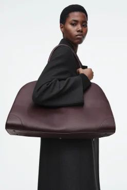New COS SKÓRZANA TORBA STUDIO TYPU BOWLING BAG Burgundowy