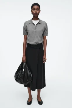 Hot COS SKÓRZANA TOREBKA „CLOUD” TYPU TOTE Czarny