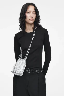 Outlet COS SKÓRZANA TOREBKA „SCALLOP” TYPU CROSSBODY