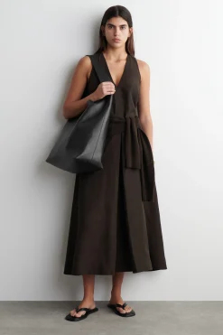 Online COS SKÓRZANA TOREBKA „SERIF” TYPU TOTE Czarny