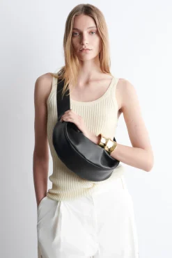 Hot COS SKÓRZANA TOREBKA „SWING” TYPU TOTE Czarny
