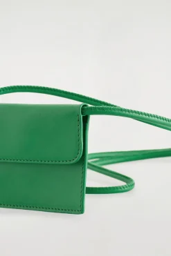 Fashion COS SKÓRZANE ETUI NA KARTY TYPU CROSSBODY Zielony