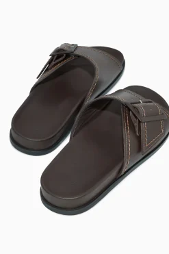 Discount COS SKÓRZANE KLAPKI Z KONTRASTOWYMI PRZESZYCIAMI Brown