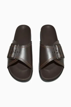 Discount COS SKÓRZANE KLAPKI Z KONTRASTOWYMI PRZESZYCIAMI Brown