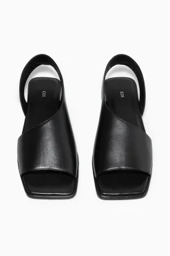 Outlet COS SKÓRZANE SANDAŁY BEZ PIĘTY Czarny