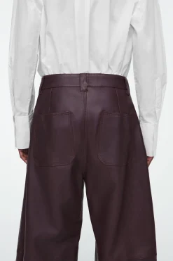 Discount COS SKÓRZANE SPODNIE TYPU BARREL W STYLU UTILITY