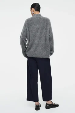 Sale COS SPODNIE CHINOS Z NOGAWKAMI BARREL Z KANTAMI