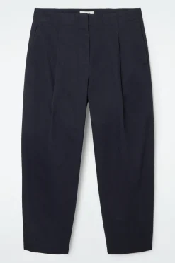 Sale COS SPODNIE CHINOS Z NOGAWKAMI BARREL Z KANTAMI