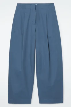 Online COS SPODNIE CHINOS Z NOGAWKAMI BARREL Z KANTAMI