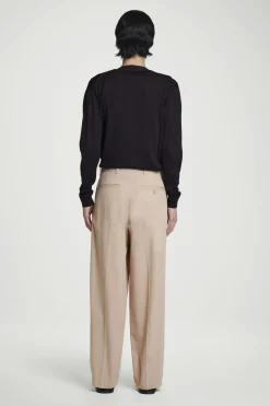 Hot COS SPODNIE CHINOS Z PROSTYMI NOGAWKAMI – RELAXED FIT Beżowy
