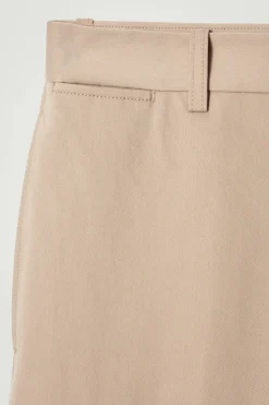 Hot COS SPODNIE CHINOS Z PROSTYMI NOGAWKAMI – RELAXED FIT Beżowy