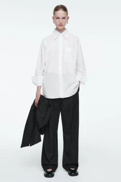Sale COS SPODNIE TYPU BARREL W PRĄŻKI – RELAXED FIT