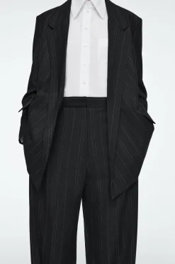 Sale COS SPODNIE TYPU BARREL W PRĄŻKI – RELAXED FIT