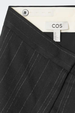 Sale COS SPODNIE TYPU BARREL W PRĄŻKI – RELAXED FIT