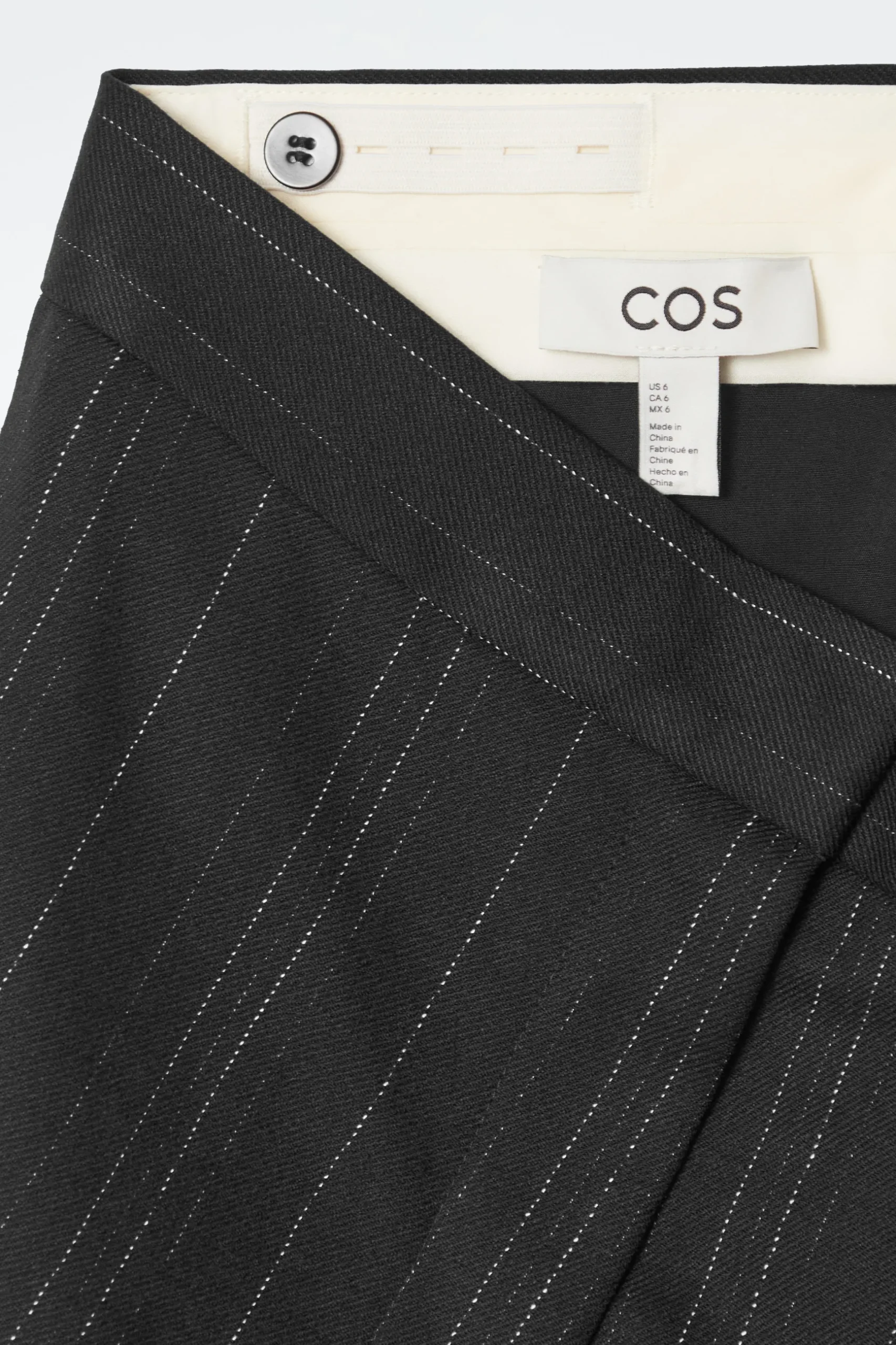 Sale COS SPODNIE TYPU BARREL W PRĄŻKI – RELAXED FIT