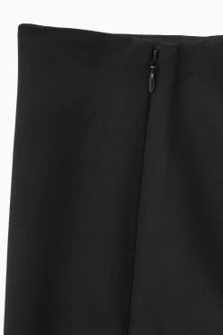 Best COS SPODNIE TYPU BOOTCUT Z KREPY Z WEŁNĄ – SLIM FIT