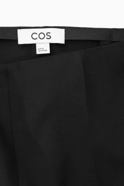 Best COS SPODNIE TYPU BOOTCUT Z KREPY Z WEŁNĄ – SLIM FIT