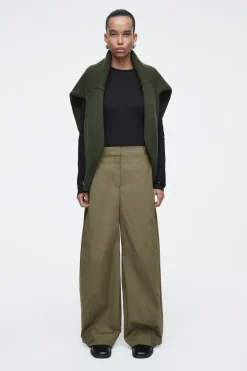 Hot COS SPODNIE W STYLU UTILITY Z NOGAWKAMI TYPU BARREL