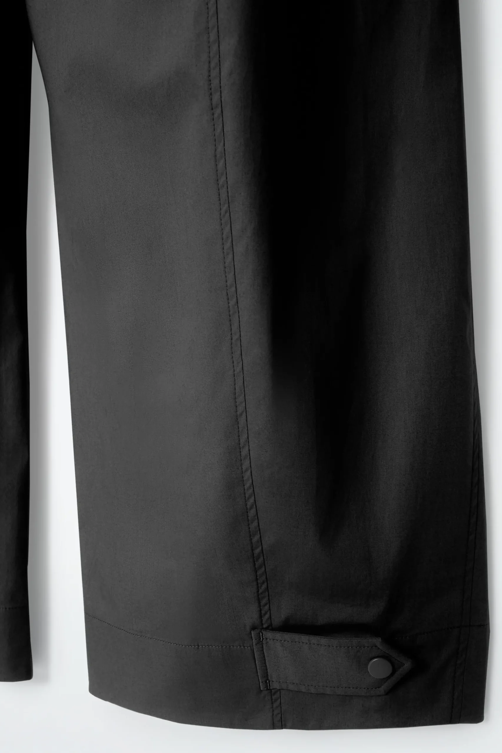 Outlet COS SPODNIE W STYLU UTILITY Z NOGAWKAMI TYPU BARREL