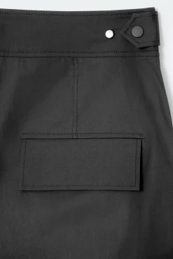 Outlet COS SPODNIE W STYLU UTILITY Z NOGAWKAMI TYPU BARREL