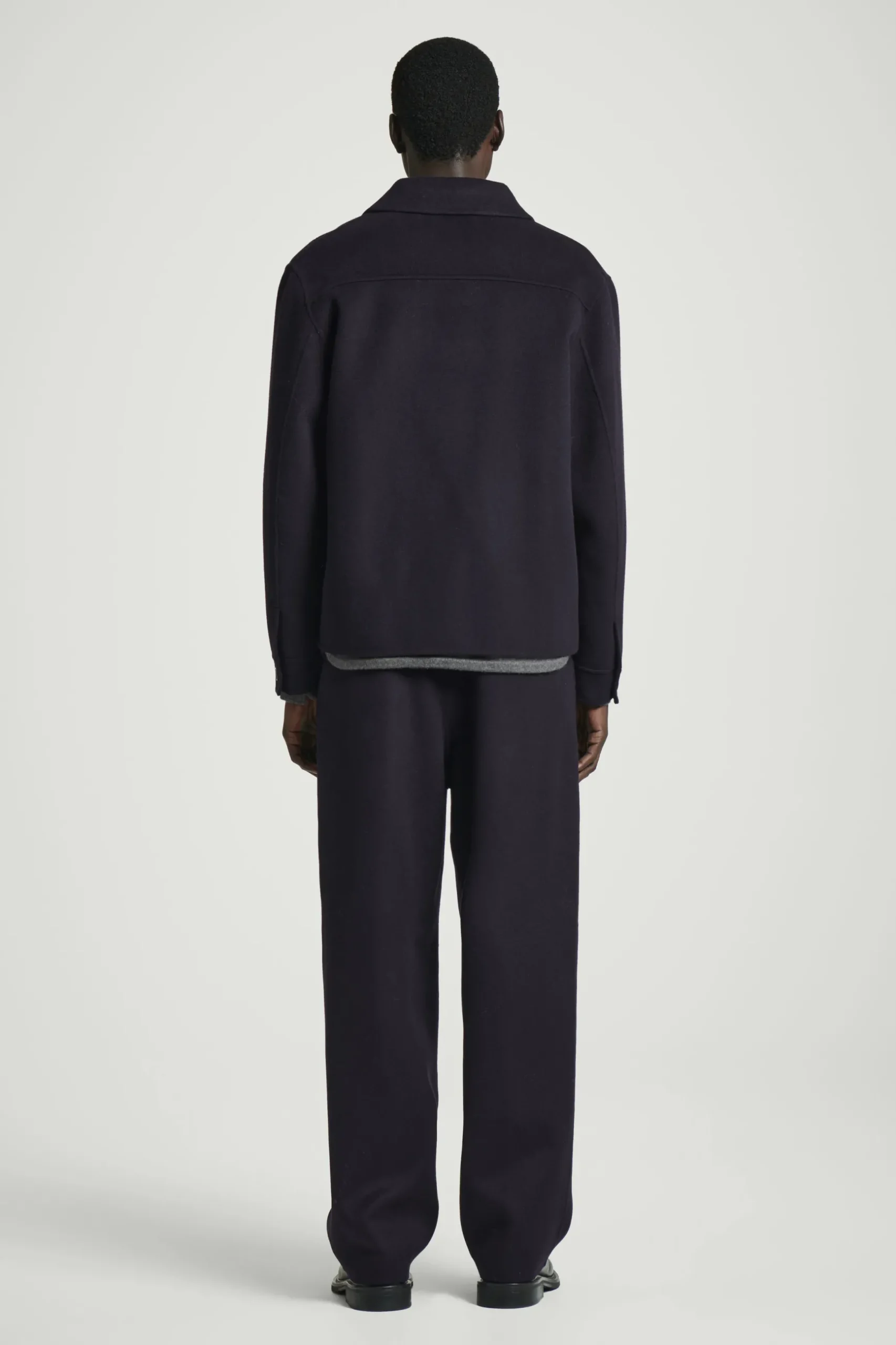 Discount COS SPODNIE Z DWUSTRONNEJ MIESZANKI – RELAXED FIT Granatowy
