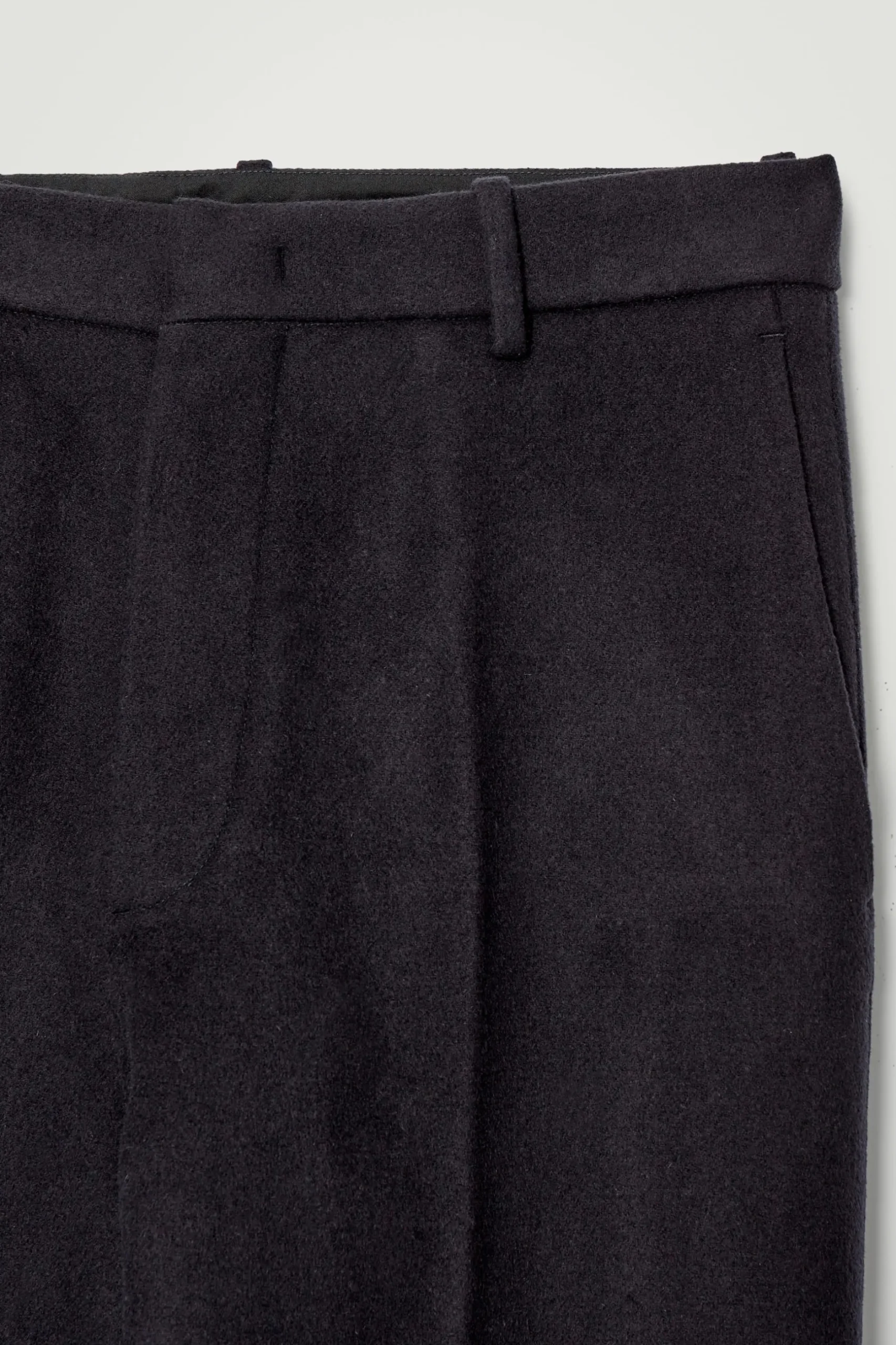 Discount COS SPODNIE Z DWUSTRONNEJ MIESZANKI – RELAXED FIT Granatowy