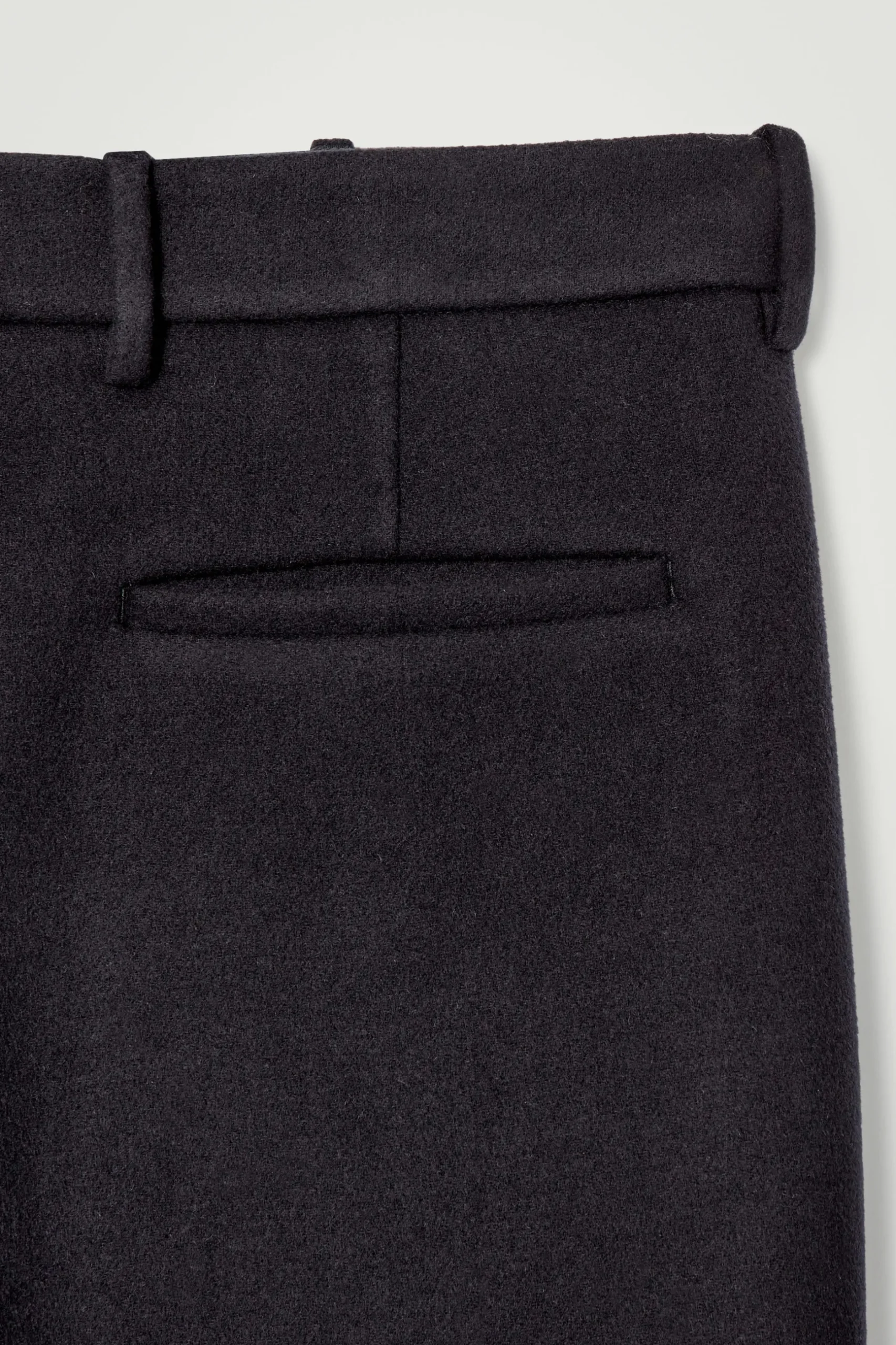 Discount COS SPODNIE Z DWUSTRONNEJ MIESZANKI – RELAXED FIT Granatowy