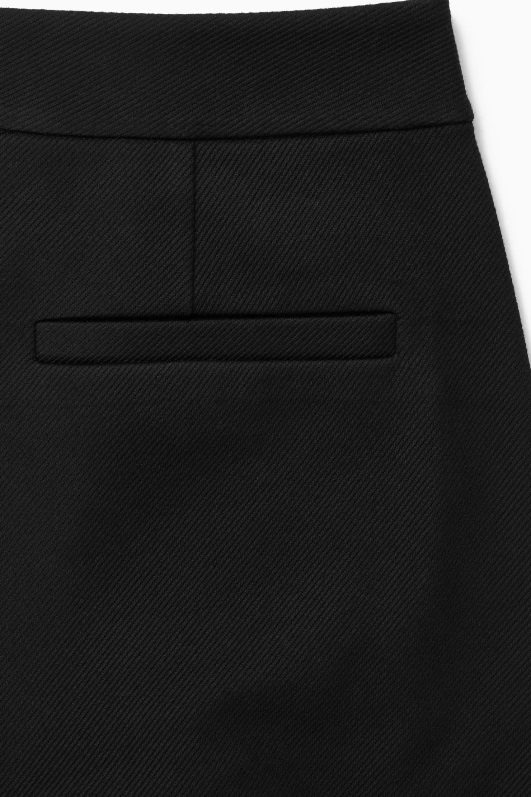 Clearance COS SPODNIE Z WYSOKIM STANEM I ZASZEWKAMI – SLIM FIT