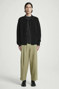 Fashion COS SPODNIE ZE SKRÓCONYMI NOGAWKAMI TYPU BARREL Khaki
