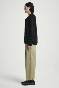 Fashion COS SPODNIE ZE SKRÓCONYMI NOGAWKAMI TYPU BARREL Khaki