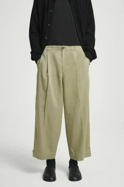 Fashion COS SPODNIE ZE SKRÓCONYMI NOGAWKAMI TYPU BARREL Khaki