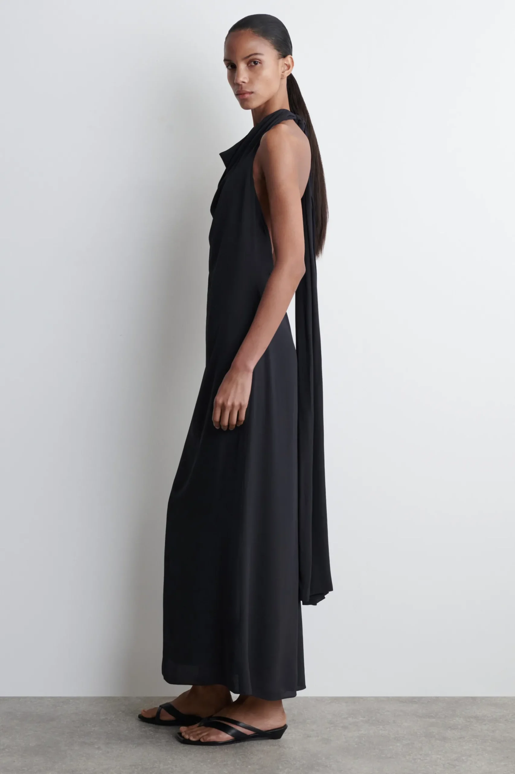 Fashion COS SUKIENKA MAXI Z DEKOLTEM TYPU WODA