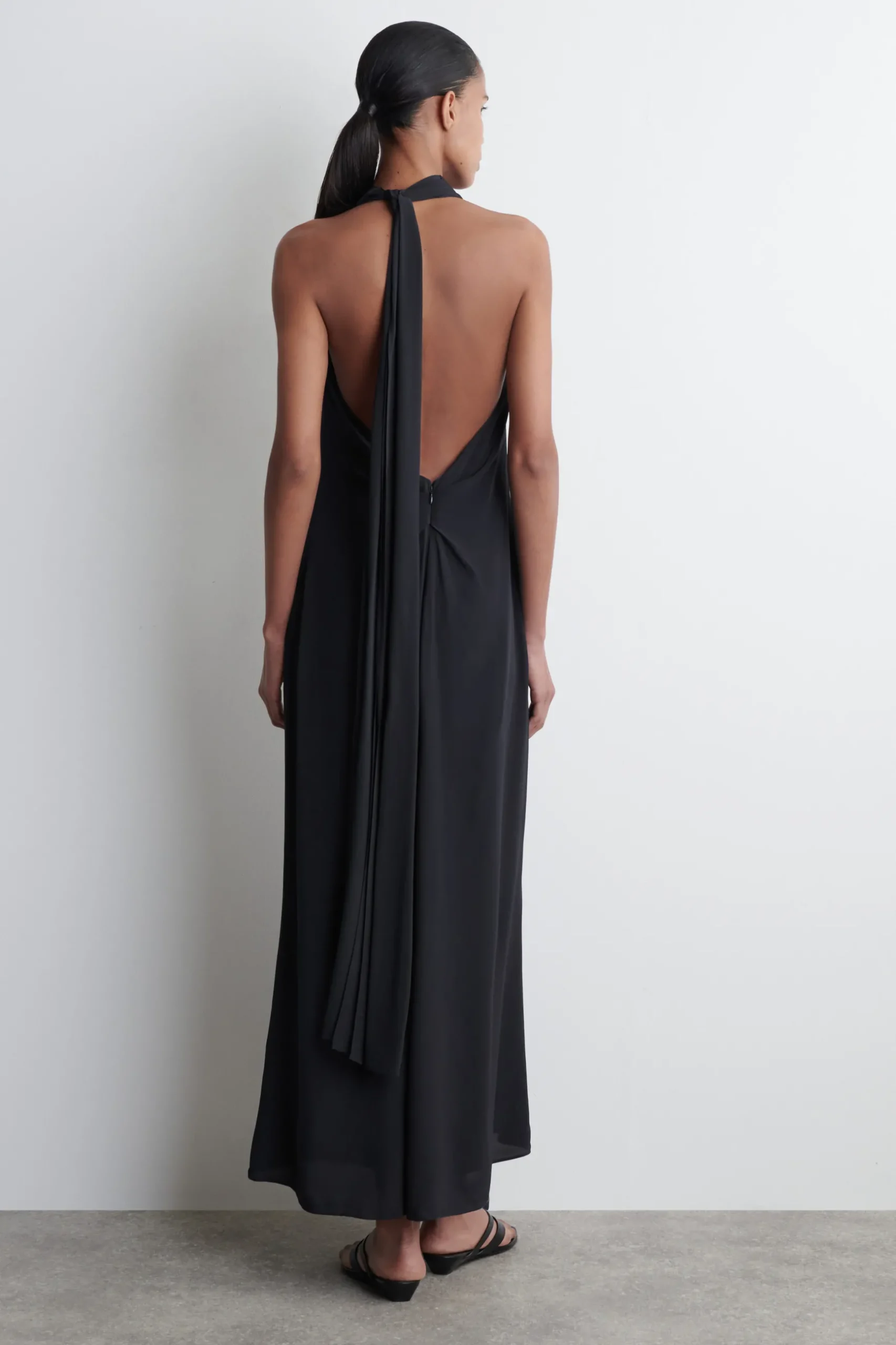 Fashion COS SUKIENKA MAXI Z DEKOLTEM TYPU WODA