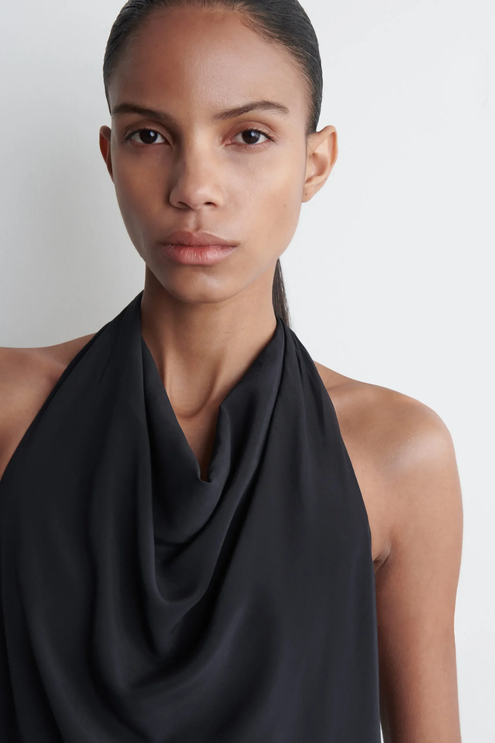 Fashion COS SUKIENKA MAXI Z DEKOLTEM TYPU WODA