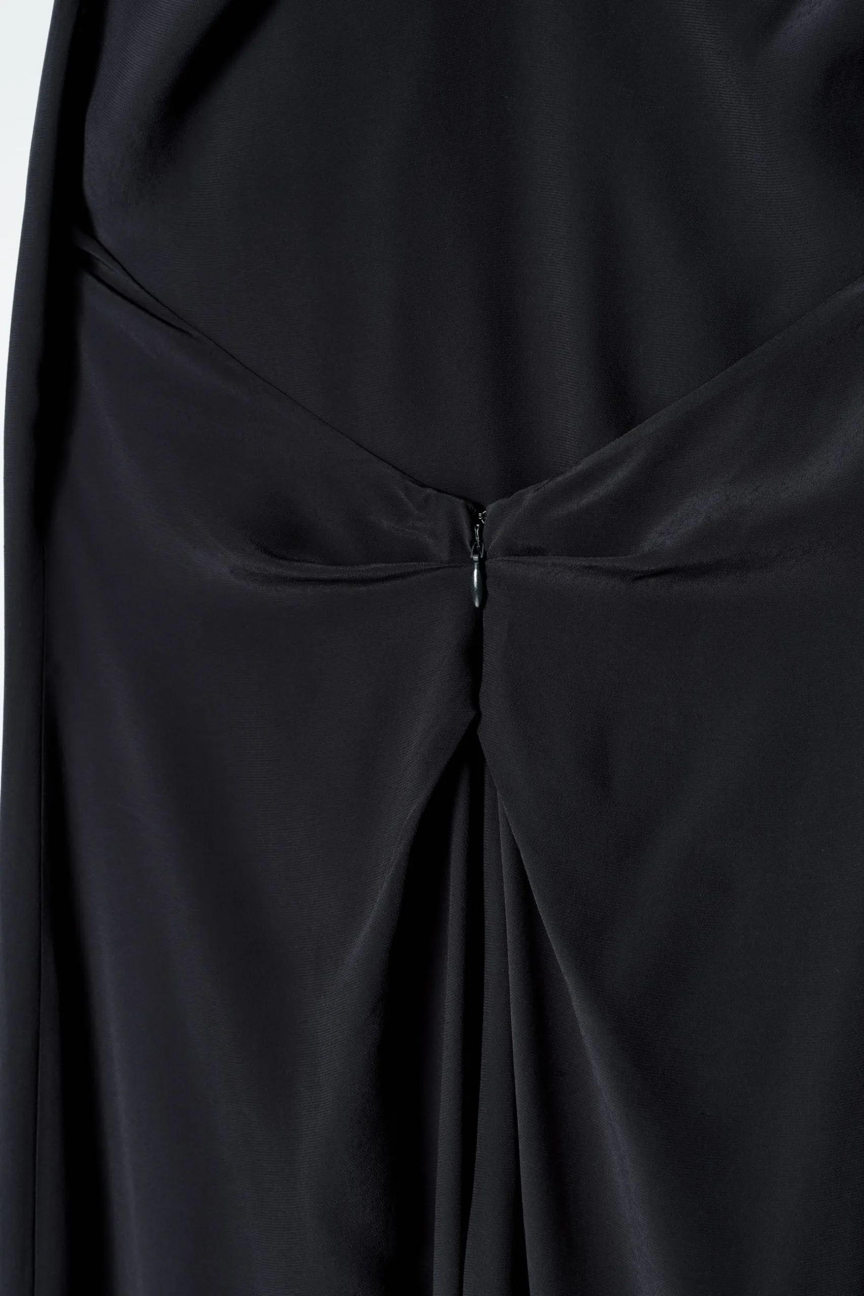 Fashion COS SUKIENKA MAXI Z DEKOLTEM TYPU WODA