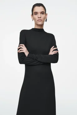 Fashion COS SUKIENKA MAXI Z DŁUGIM RĘKAWEM I LUŹNYM DEKOLTEM