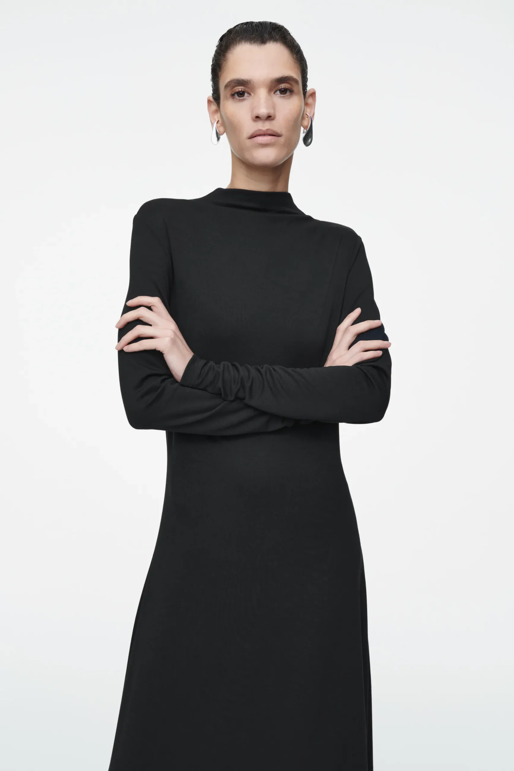 Fashion COS SUKIENKA MAXI Z DŁUGIM RĘKAWEM I LUŹNYM DEKOLTEM