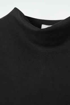 Fashion COS SUKIENKA MAXI Z DŁUGIM RĘKAWEM I LUŹNYM DEKOLTEM