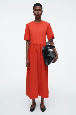 Fashion COS SUKIENKA MIDI Z KRÓTKIM RĘKAWEM