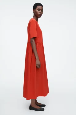 Fashion COS SUKIENKA MIDI Z KRÓTKIM RĘKAWEM
