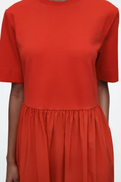 Fashion COS SUKIENKA MIDI Z KRÓTKIM RĘKAWEM