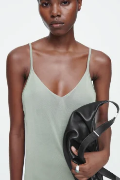 Outlet COS SUKIENKA TYPU SLIP DRESS Z PRZEŚWITUJĄCEJ DZIANINY