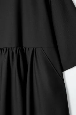 Outlet COS SUKIENKA Z MIESZANKI Z WEŁNĄ Z ZEBRANYM MATERIAŁEM