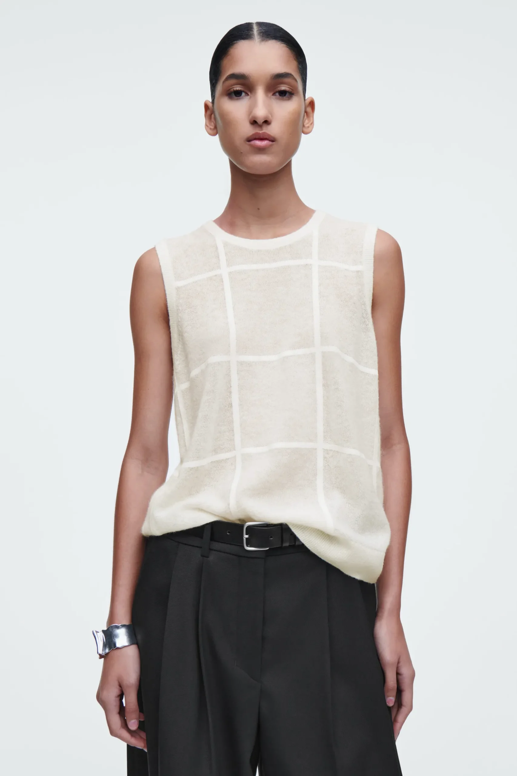 New COS SWETER BEZ RĘKAWÓW W KRATĘ
