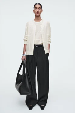 New COS SWETER BEZ RĘKAWÓW W KRATĘ