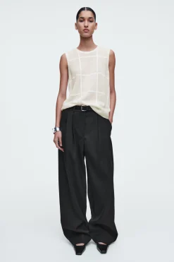 New COS SWETER BEZ RĘKAWÓW W KRATĘ